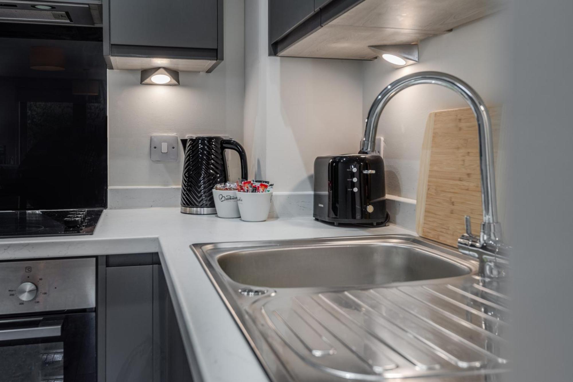 Huge Long Stay Offers! Lux City-Edge Stay! Perfect For Business & Leisure Liverpool Exterior photo